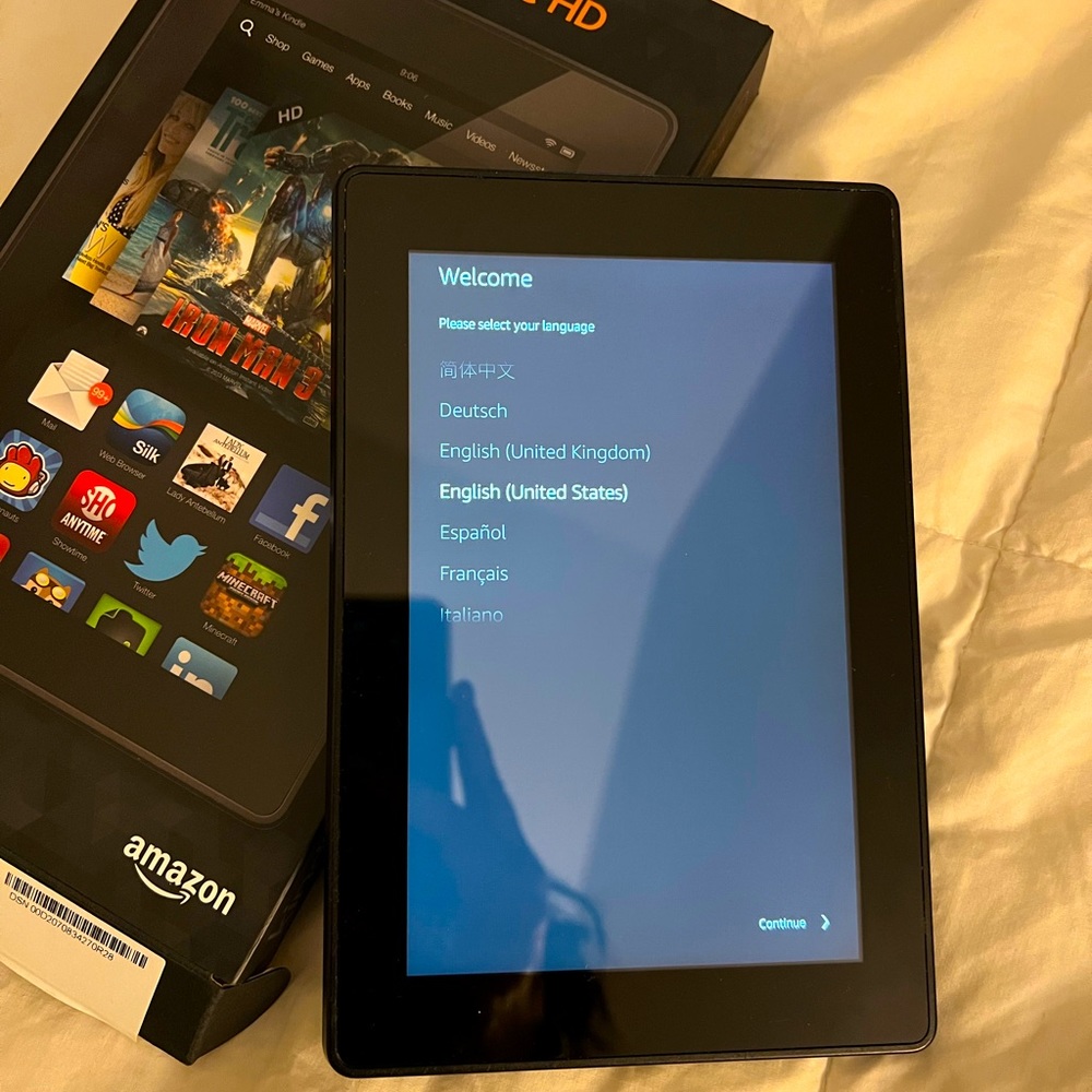 Tablet: Kindle Fire HD WITHOUT CHARGER. It’s in great shape 😊